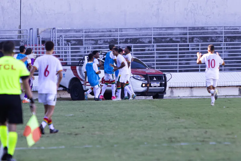 CRB vence o Sampaio Corrêa de virada na estreia da Série B do Brasileirão sub-20