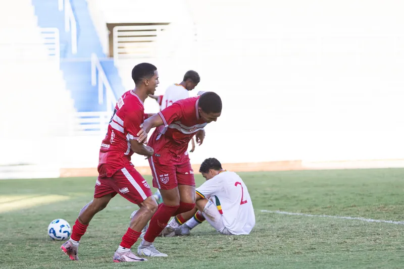 CRB vence o Sampaio Corrêa de virada na estreia da Série B do Brasileirão sub-20
