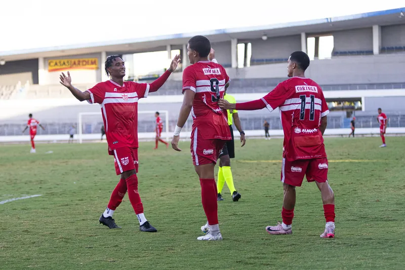 CRB vence o Sampaio Corrêa de virada na estreia da Série B do Brasileirão sub-20
