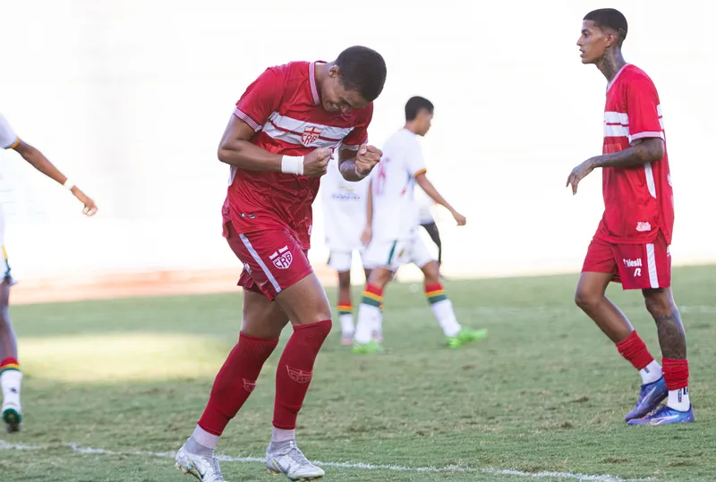 Fabricio marcou dois gols na vitória do galo
