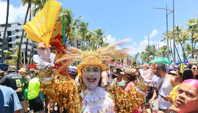 Carnaval do Pinto da Madrugada leva multidão à orla de Maceió