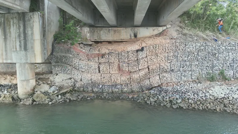 Órgãos fizeram vistoria na ponte após suspeita de possível ruptura.
