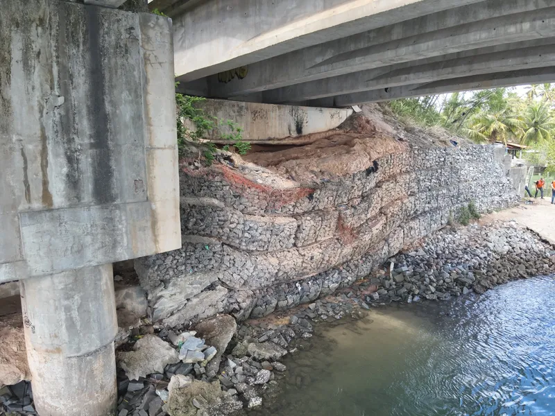Órgãos fizeram vistoria na ponte após suspeita de possível ruptura.