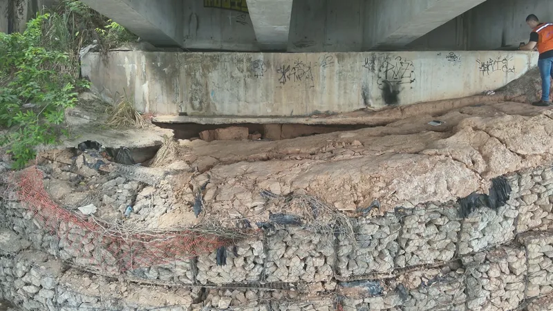 Órgãos fizeram vistoria na ponte após suspeita de possível ruptura.