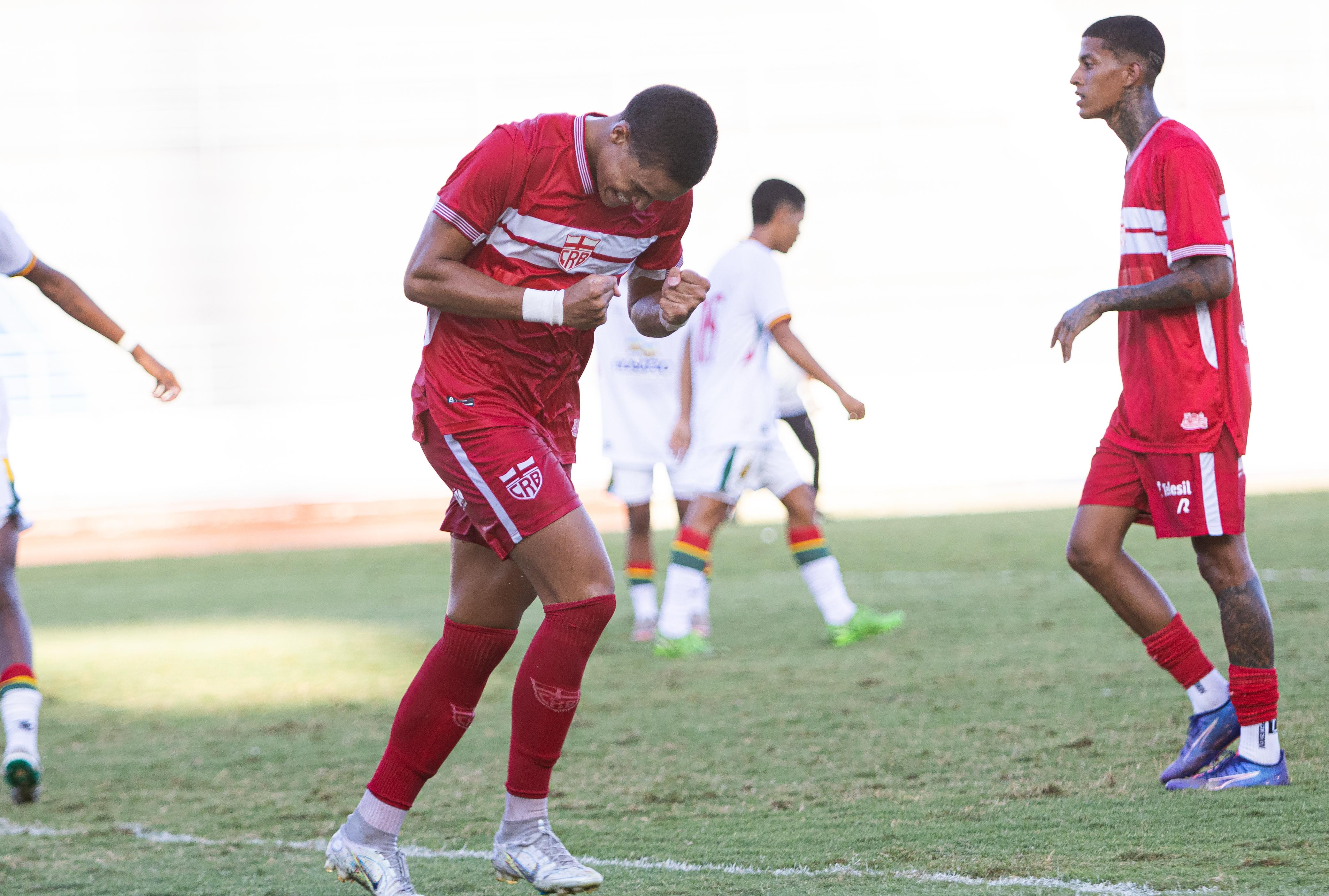 Fabricio marcou dois gols na vitória do galo