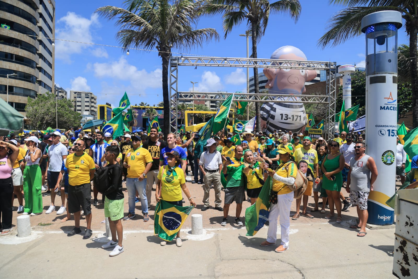 Manifestantes se reúnem em Maceió e pedem anistia para condenados do 8 de janeiro