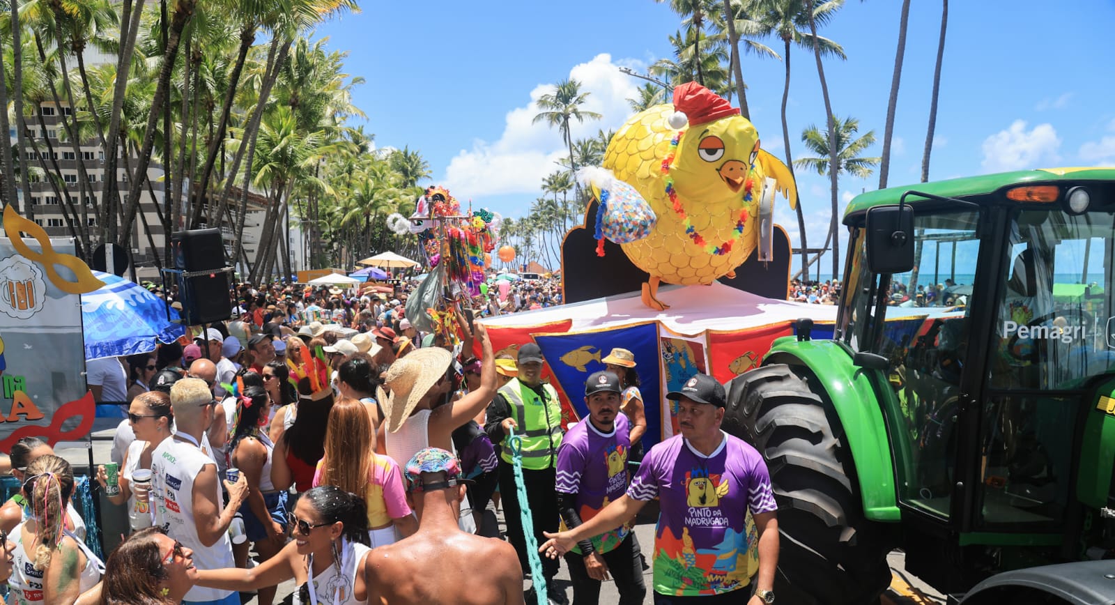 Pinto da Madrugada arrasta multidão para aproveitar o carnaval na orla de Maceió