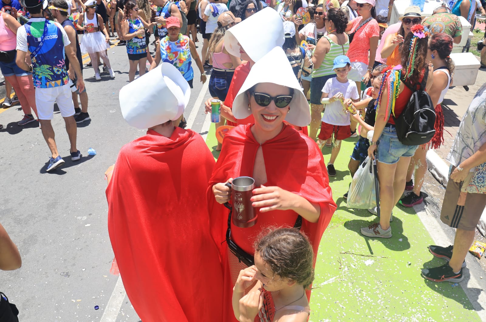 Carnaval do Pinto da Madrugada leva multidão à orla de Maceió