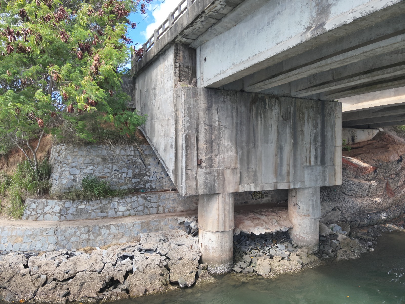 Órgãos fizeram vistoria na ponte após suspeita de possível ruptura.