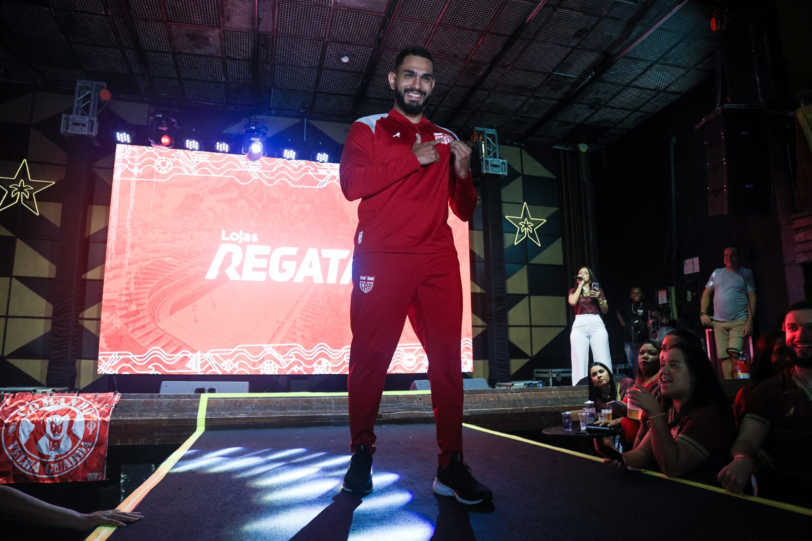 CRB apresenta nova coleção de uniformes para temporada 2025 em noite de festa em Maceió
