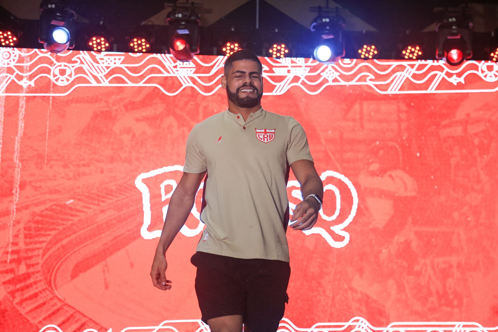 CRB apresenta nova coleção de uniformes para temporada 2025 em noite de festa em Maceió