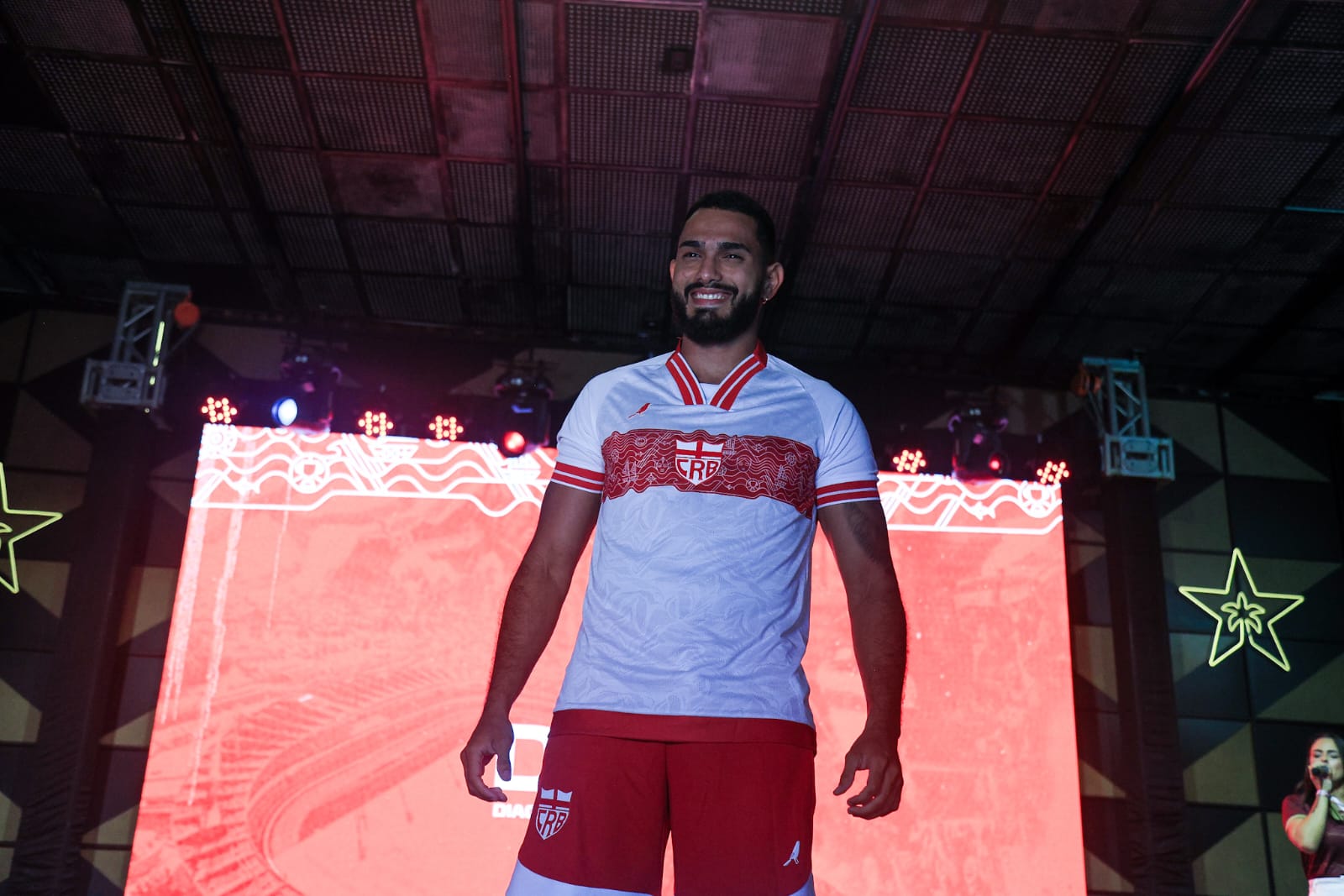 CRB apresenta nova coleção de uniformes para temporada 2025 em noite de festa em Maceió