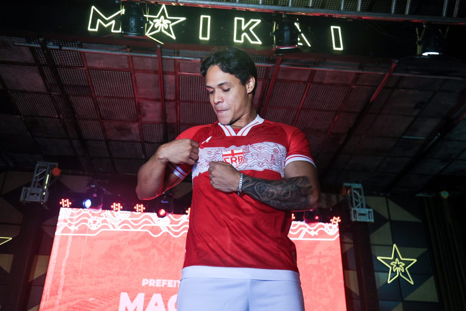 CRB apresenta nova coleção de uniformes para temporada 2025 em noite de festa em Maceió