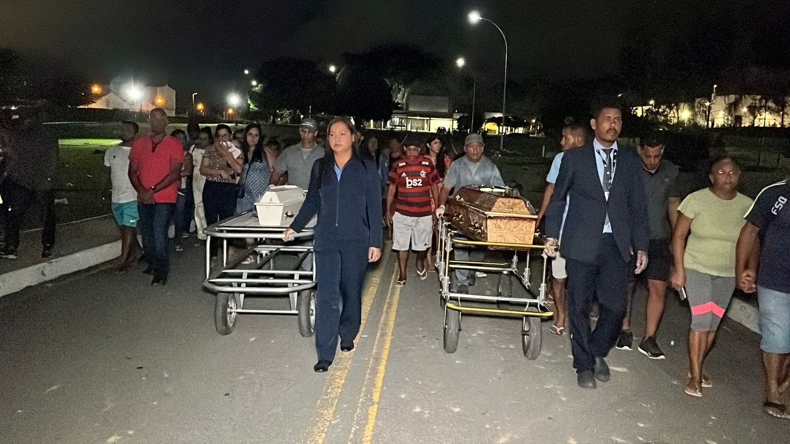 Mãe e filha assassinadas em Maceió são sepultadas sob comoção e pedidos de justiça