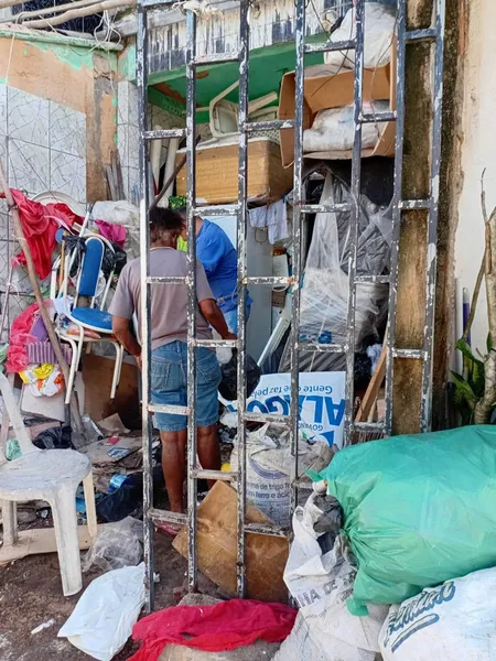 Proprietária do imóvel convivia com diversos materiais inutilizáveis há 25 anos