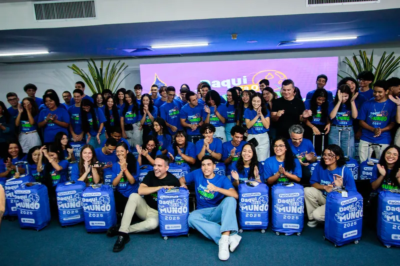 Solenidade de entrega dos kits do programa Daqui Pra O Mundo.
Foto: Pei Fon/ Agencia Alagoas