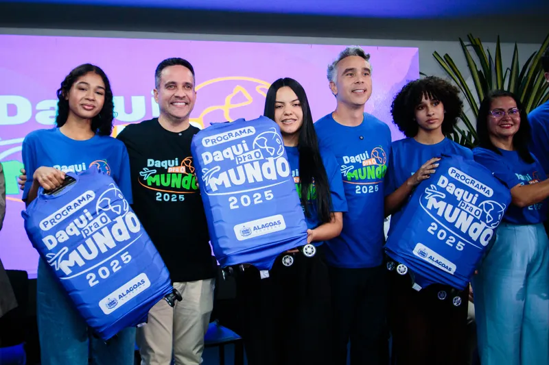 Solenidade de entrega dos kits do programa Daqui Pra O Mundo.
Foto: Pei Fon/ Agencia Alagoas