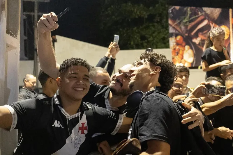 Veja como foi o desembarque do Vasco em Maceió; clube carioca enfrenta CSA