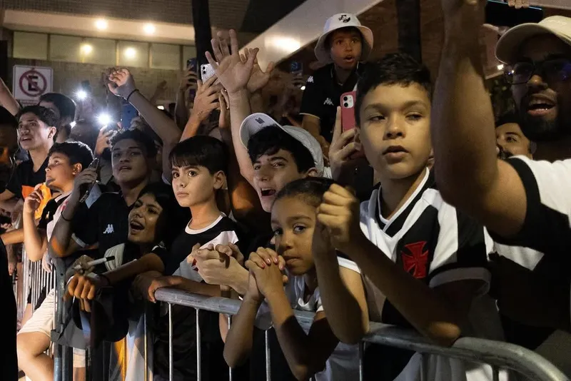 Veja como foi o desembarque do Vasco em Maceió; clube carioca enfrenta CSA