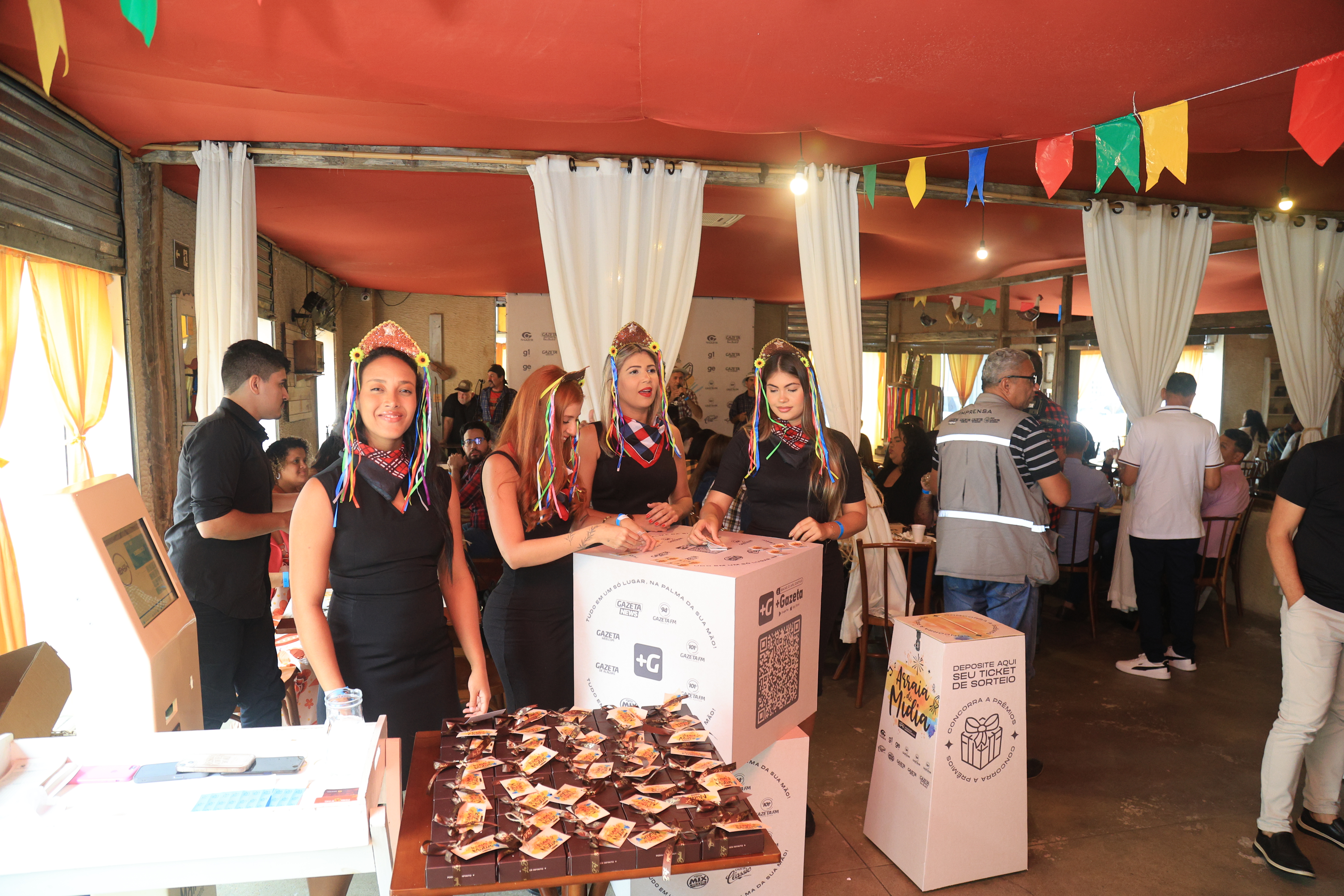 Maceió, 18 de junho de 2025

OAM realiza Arraiá do Mídia e homenageia profissionais do mercado publicitário, na Casa Mainha em Jaraguá. Maceió.Alagoas Brasil.

Foto:@Ailton Cruz