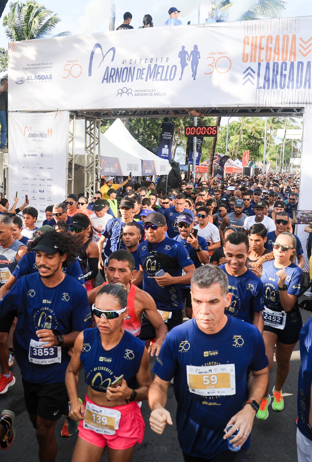4º Circuito Arnon de Mello reúne mais de 4 mil pessoas na orla de Maceió; veja como foi