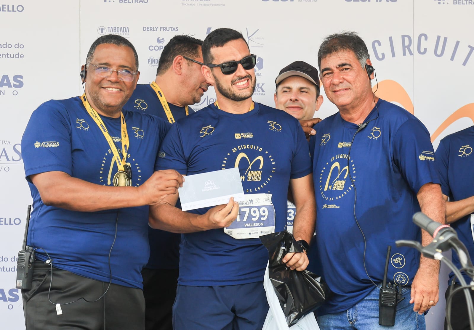 4º Circuito Arnon de Mello reúne mais de 4 mil pessoas na orla de Maceió; veja como foi