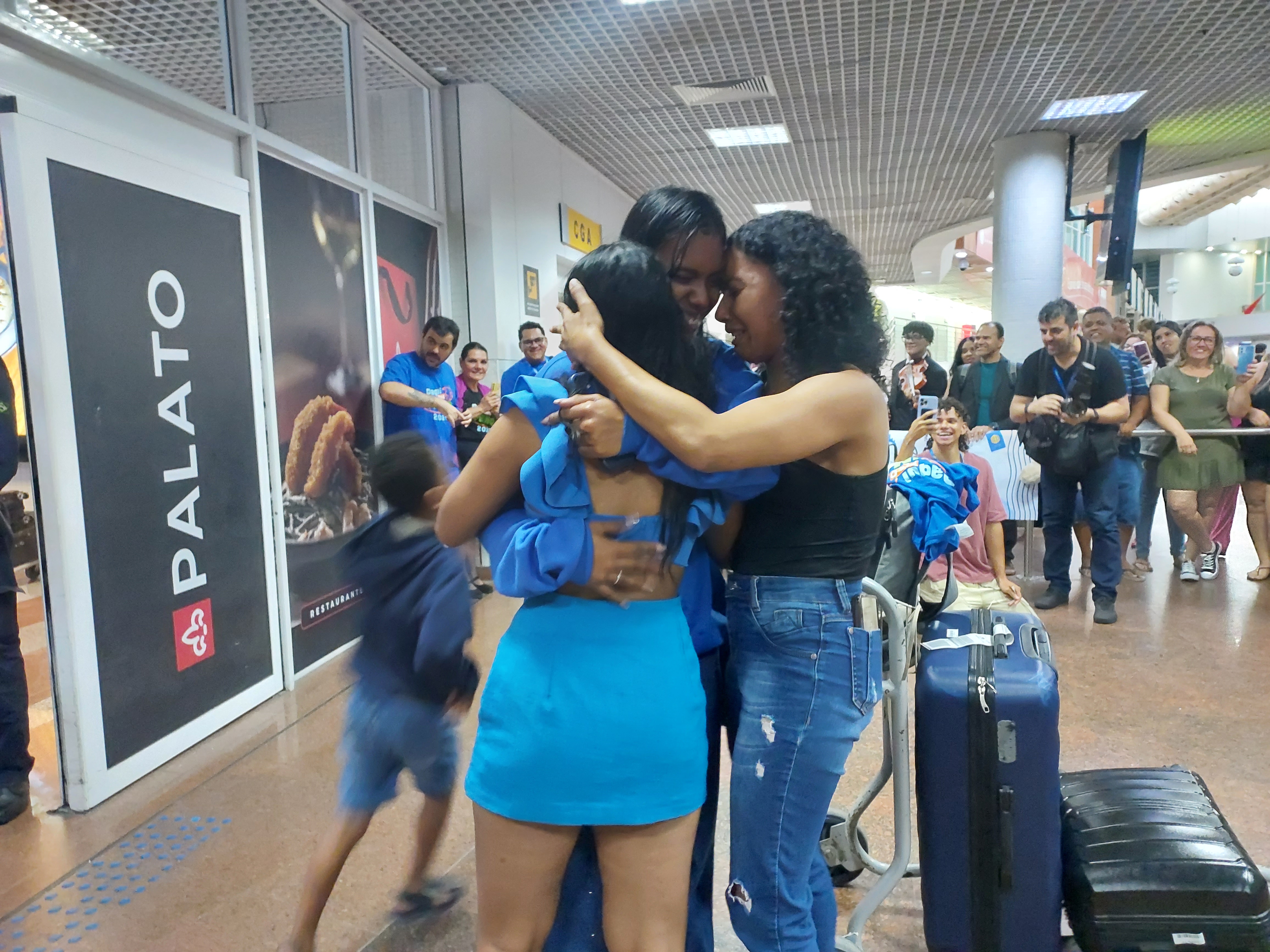 Alunos da rede estadual retornam a Alagoas após um mês de intercâmbio na Inglaterra; veja como foi