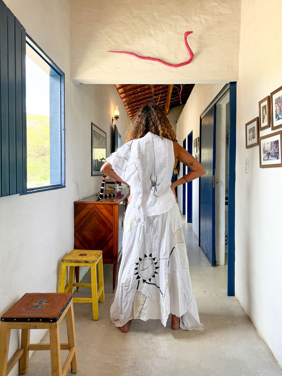 Marca alagoana apresenta em Milão coleção que une bordado, moda contemporânea e imaginário nordestino