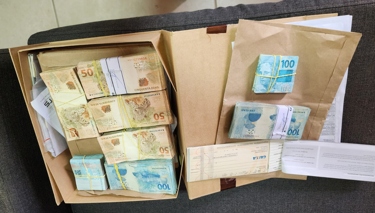 Joias, euro e dólar: veja o que foi apreendido na Operação Estágio IV