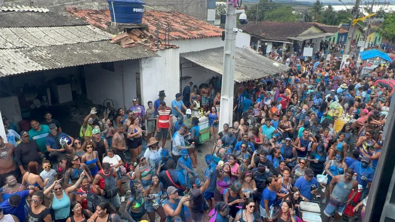 Tradicional bloco Tudo Azul celebra 82 anos e arrasta multidão em Murici