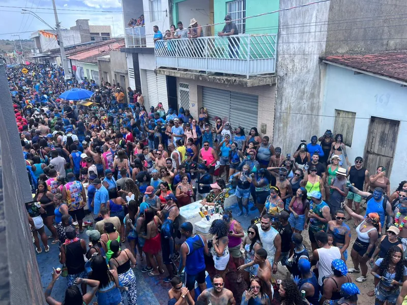 Tradicional bloco Tudo Azul celebra 82 anos e arrasta multidão em Murici