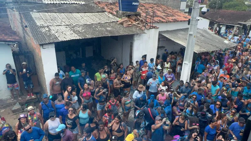 Tradicional bloco Tudo Azul celebra 82 anos e arrasta multidão em Murici