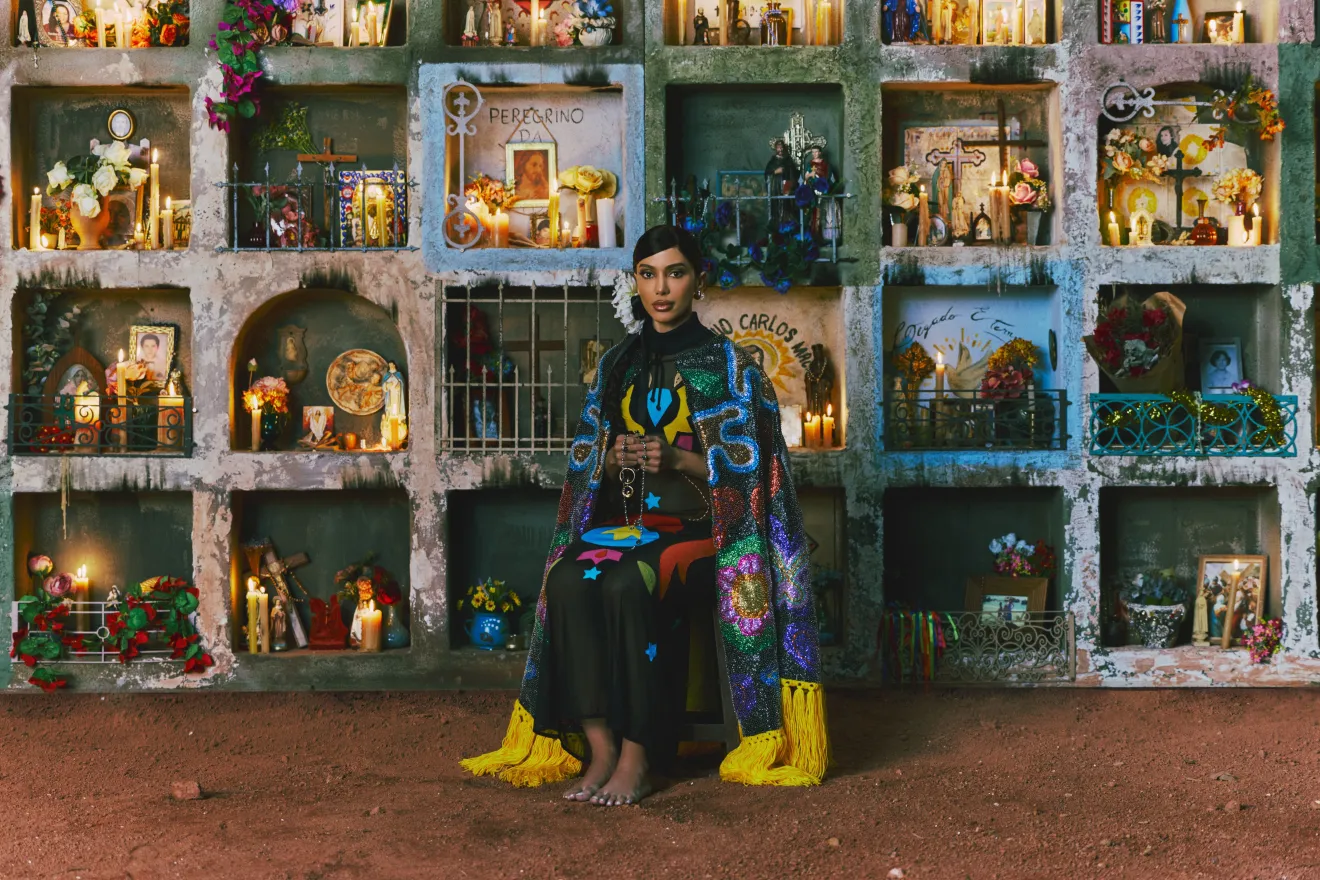 Anitta mostra potência da moda nacional em "Equilibrium II"