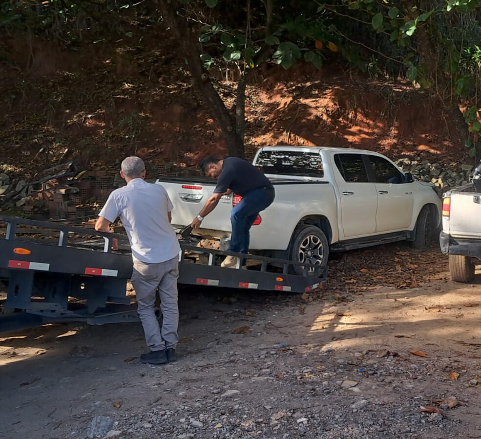 Hilux roubada em Pernambuco é recuperada em Maceió; mulher é presa em operação