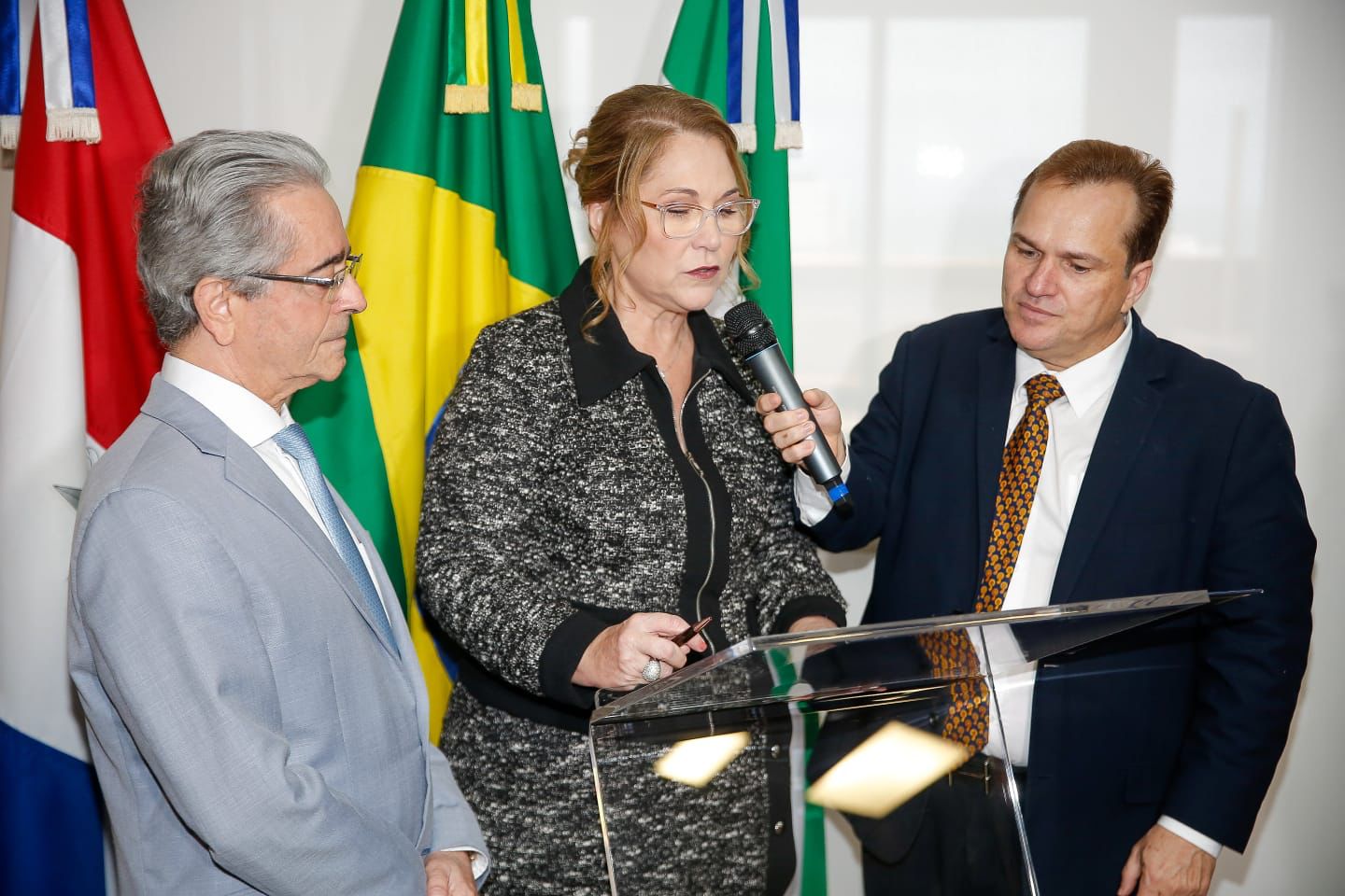 Silvana Omena toma posse como desembargadora do TJAL e diz que abre caminho para outras magistradas