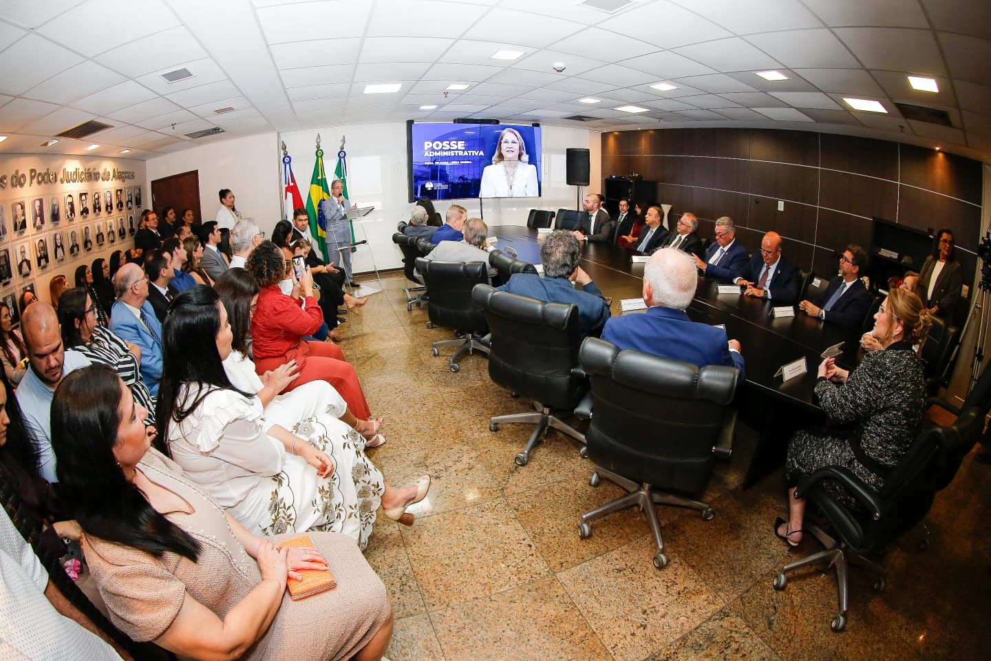 Silvana Omena toma posse como desembargadora do TJAL e diz que abre caminho para outras magistradas