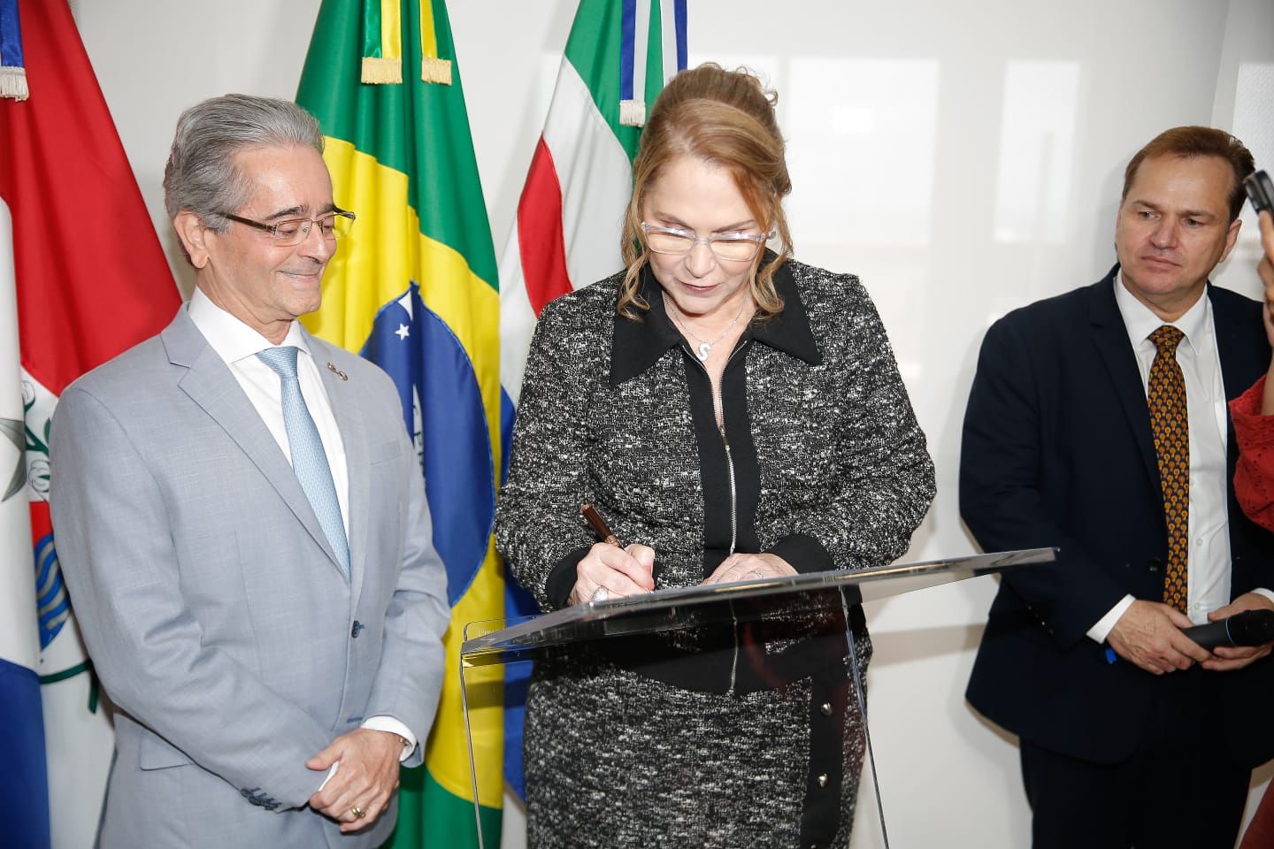 Silvana Omena toma posse como desembargadora do TJAL e diz que abre caminho para outras magistradas