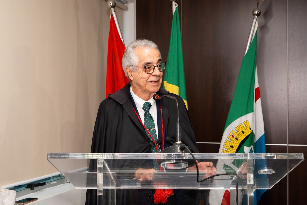 Juiz Hélio Pinheiro toma posse como desembargador eleitoral do TRE/AL