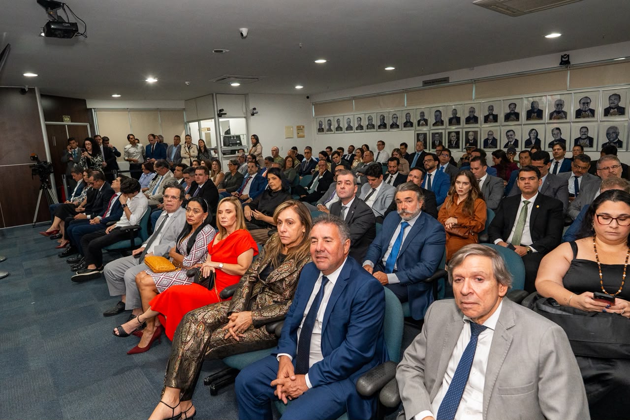 Juiz Hélio Pinheiro toma posse como desembargador eleitoral do TRE/AL