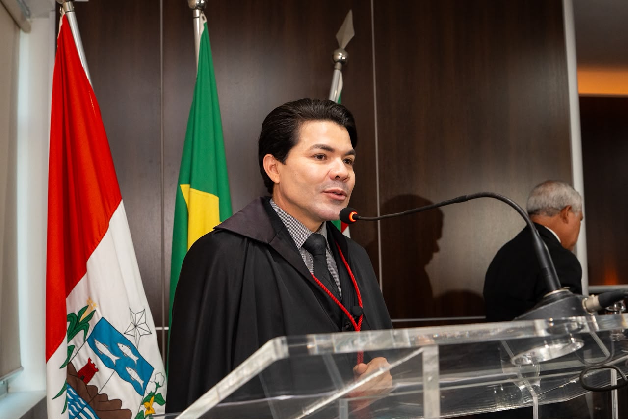 Juiz Hélio Pinheiro toma posse como desembargador eleitoral do TRE/AL