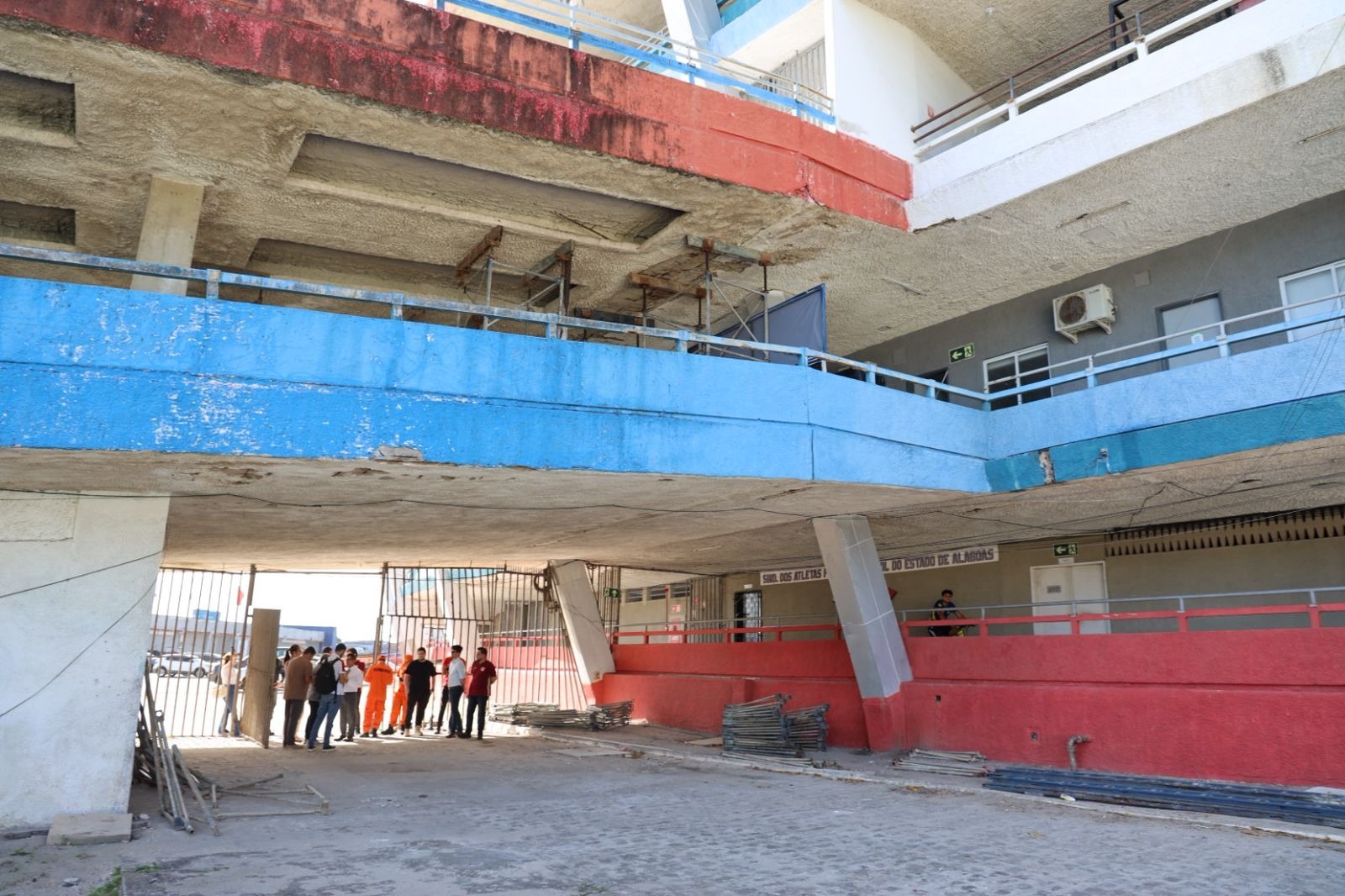 Ministério Público vistoria obras e condições de segurança do Estádio Rei Pelé