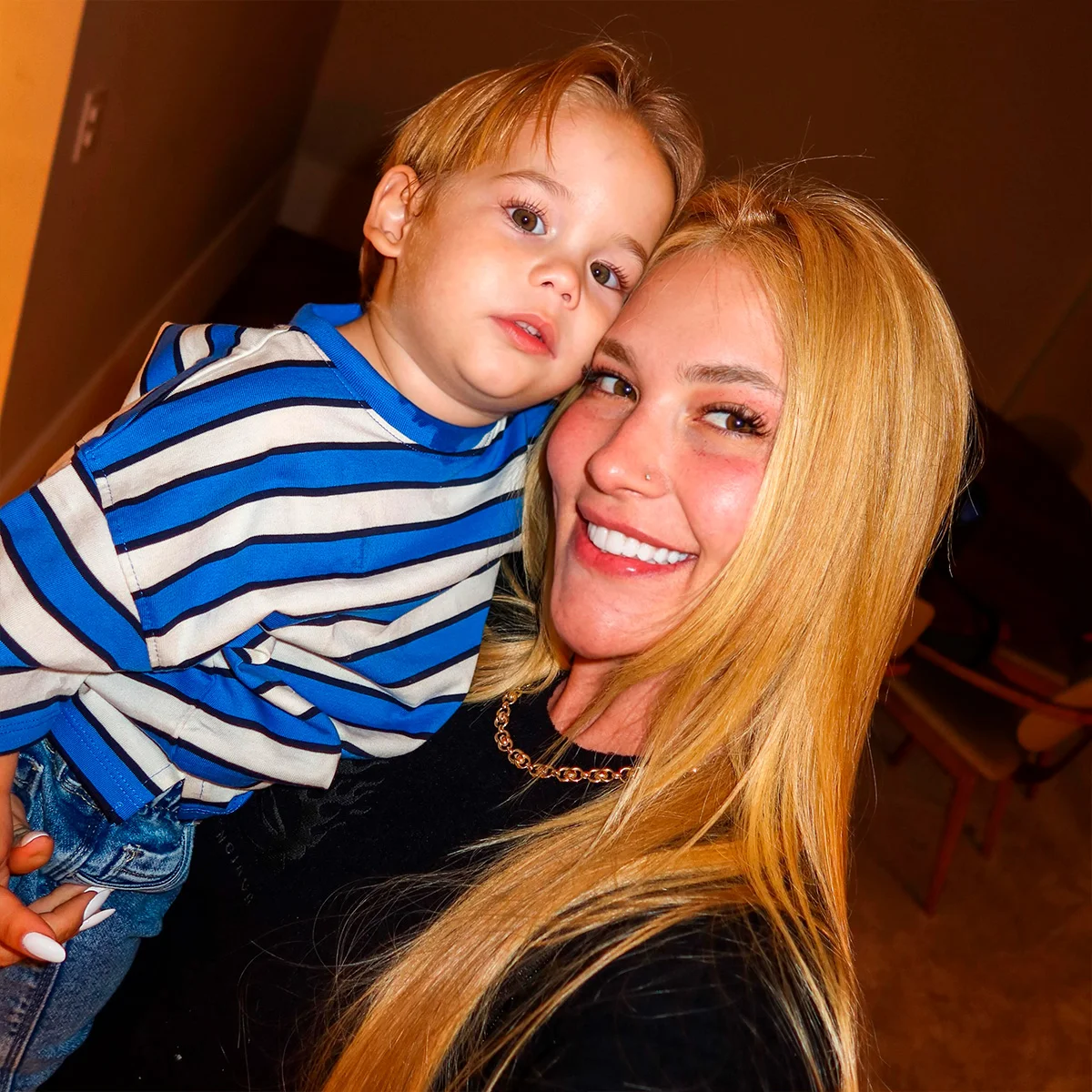 Virginia viaja para Madrid com filho: "Vocês piscaram e eu estou aqui"