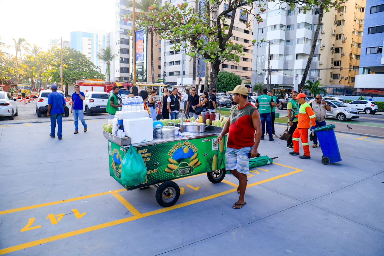 Ambulantes avaliam mudança para novas áreas de alimentação na orla de Maceió
