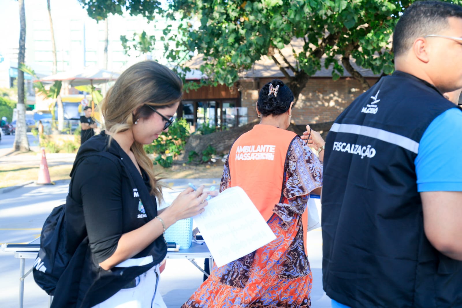 Ambulantes avaliam mudança para novas áreas de alimentação na orla de Maceió