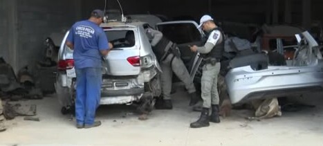 Polícia fiscaliza comércio suspeito de vender peças de veículos furtados no Clima Bom