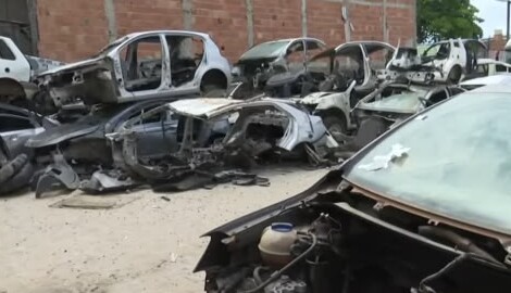 Polícia fiscaliza comércio suspeito de vender peças de veículos furtados no Clima Bom