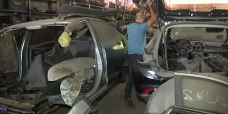 Polícia fiscaliza comércio suspeito de vender peças de veículos furtados no Clima Bom