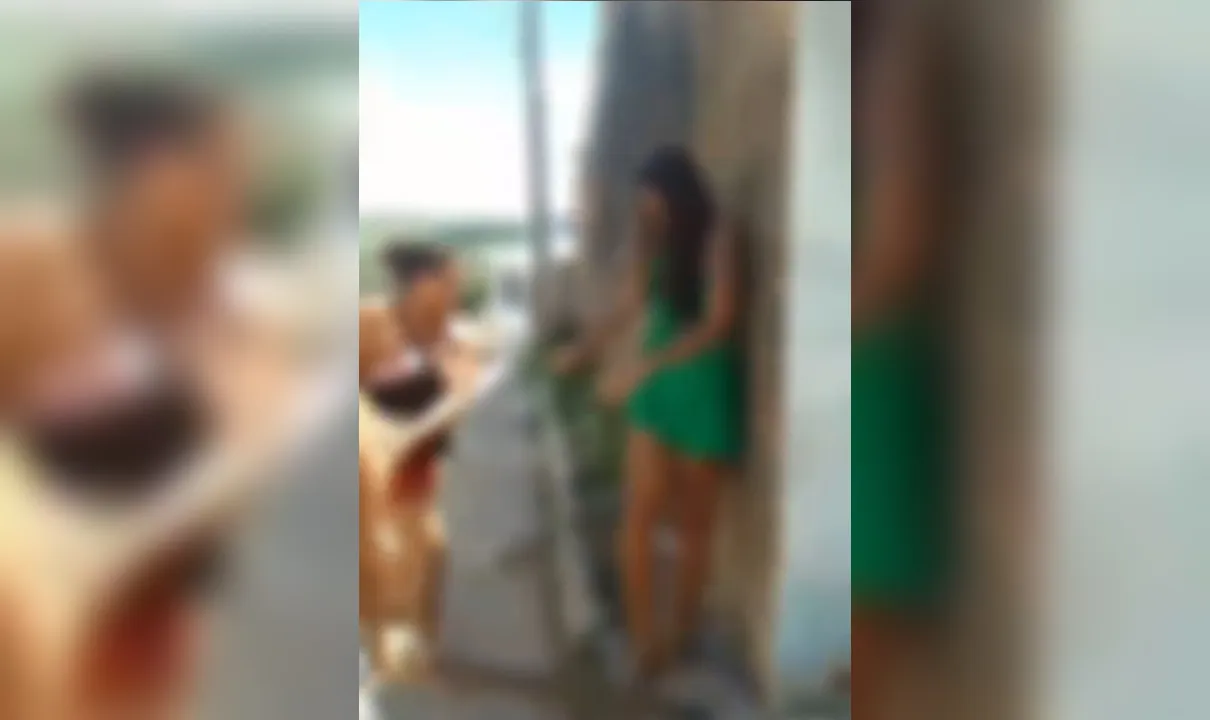 VÍDEO: mulher é agredida por duas mulheres em Rio Largo