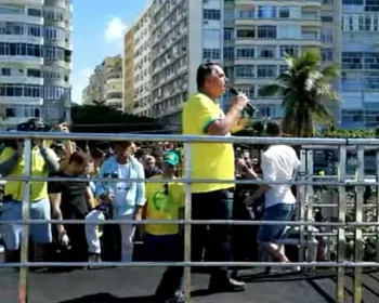 Bolsonaro diz ser acusado sem provas e exalta Elon Musk em ato no Rio