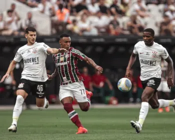 Corinthians bate Fluminense e deixa a zona de rebaixamento